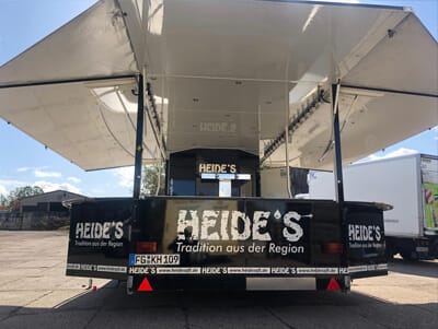 schwarzer-ausschankwagen2